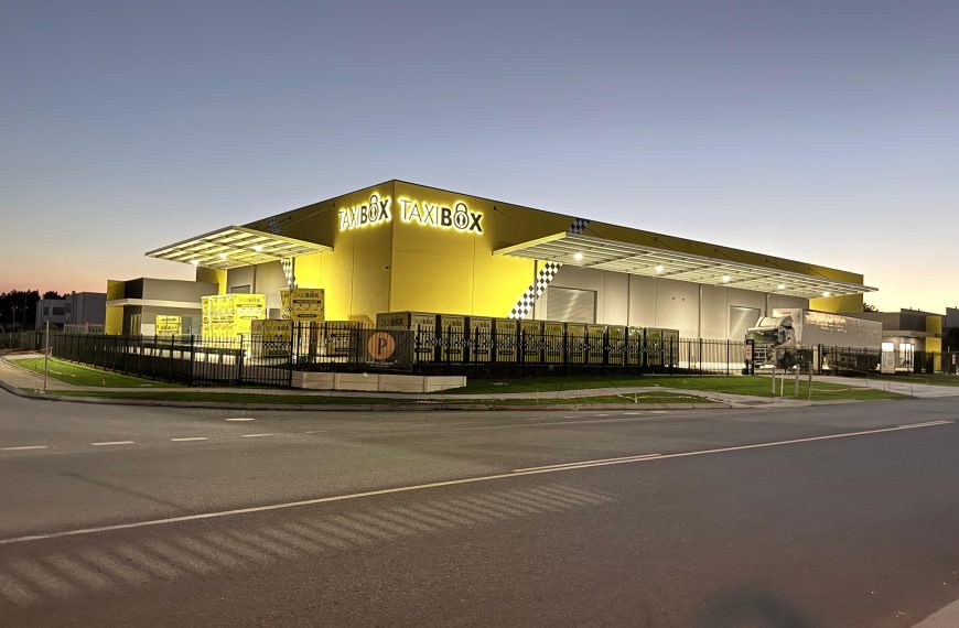 Taxibox Facade